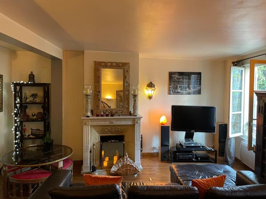 Appartement Sur Le Parvis De La Cathedrale Senlis  Bagian luar foto