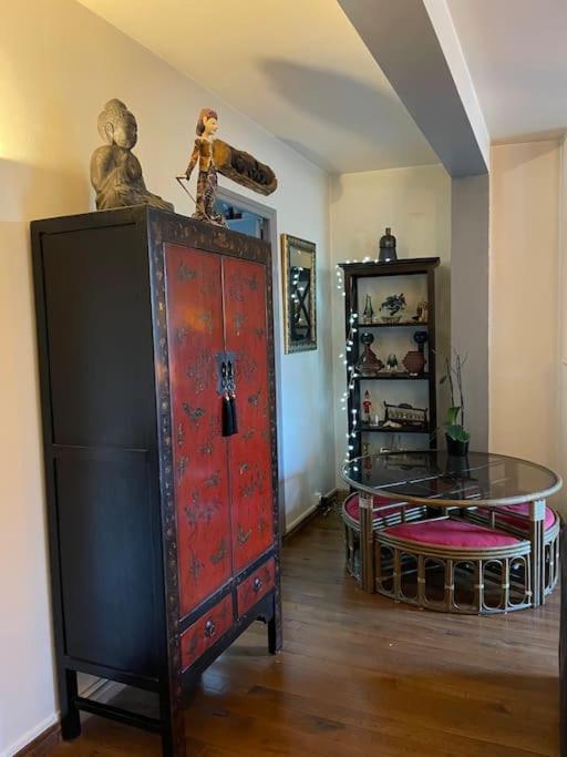 Appartement Sur Le Parvis De La Cathedrale Senlis  Bagian luar foto