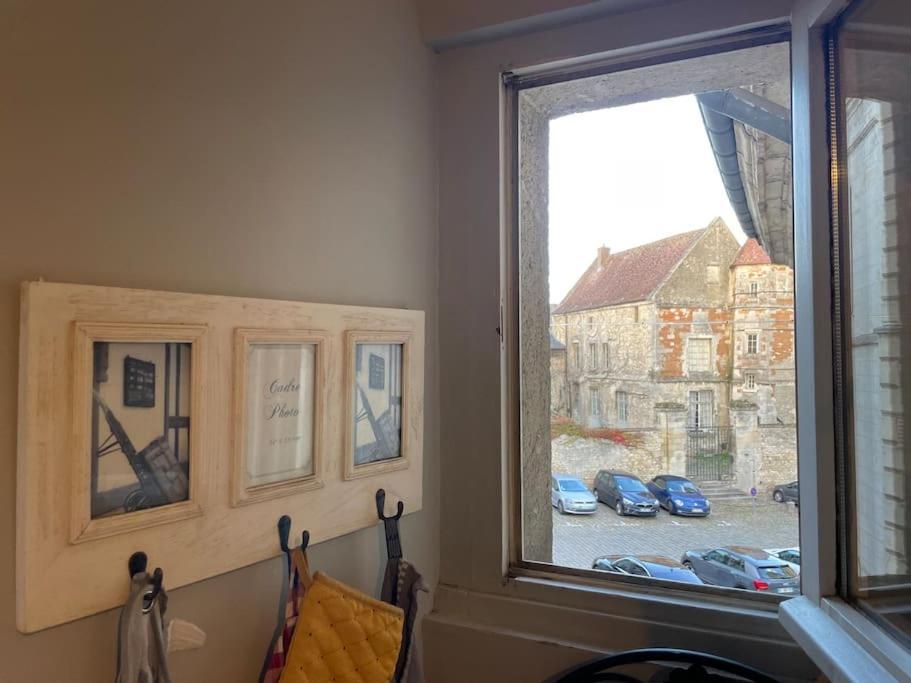 Appartement Sur Le Parvis De La Cathedrale Senlis  Bagian luar foto
